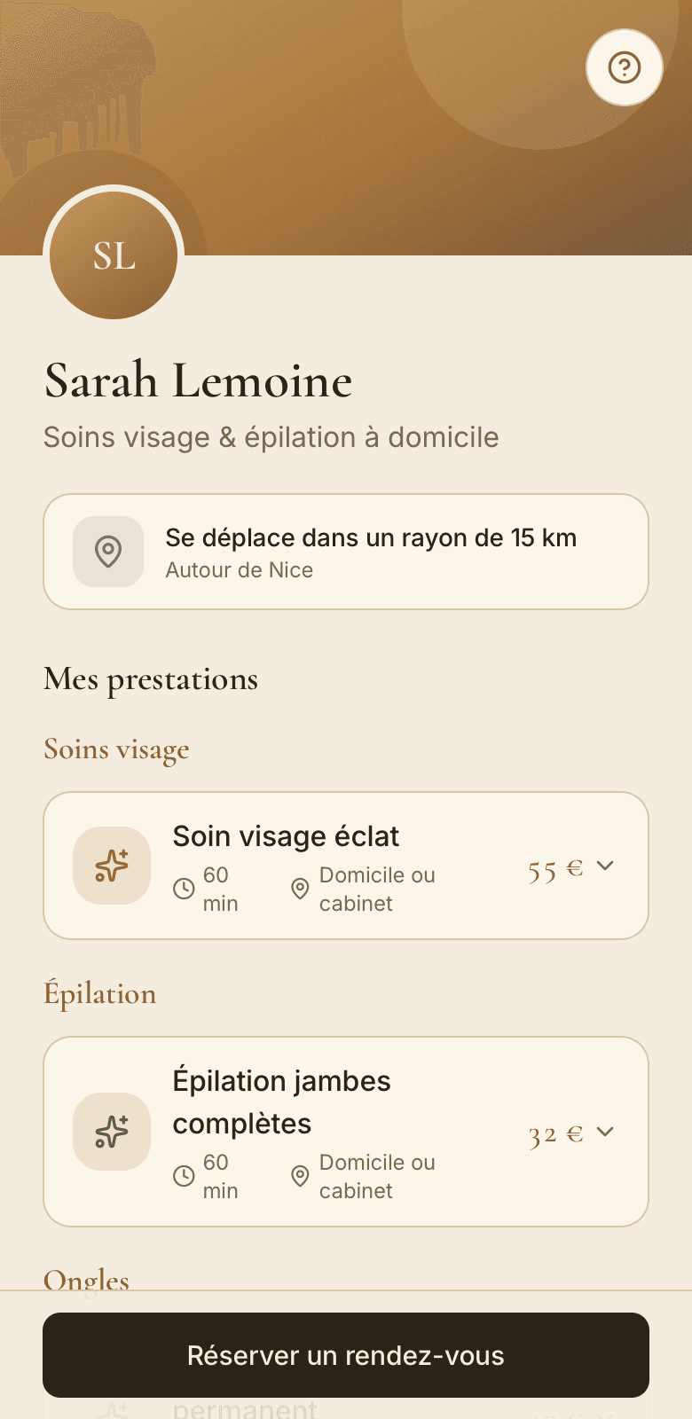 La page publique d’une pro sur homebyou : photo de couverture, profil, carte de soins par catégories et bouton de réservation